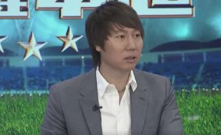 掀开岳裙子从后面挺进去0